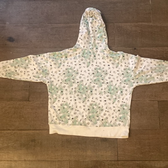 BP women’s Large White and Green Sweatshirt.  Previously Worn. - Picture 5 of 5